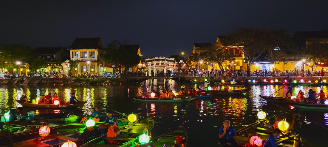 Hoi An by night, Hoian, central vietnam, vietnam places to see, best places in vietnam, vietnam essentials, hoian vietnam, lantern city, lantern city vietnam, lantern city hoian, best city in asia