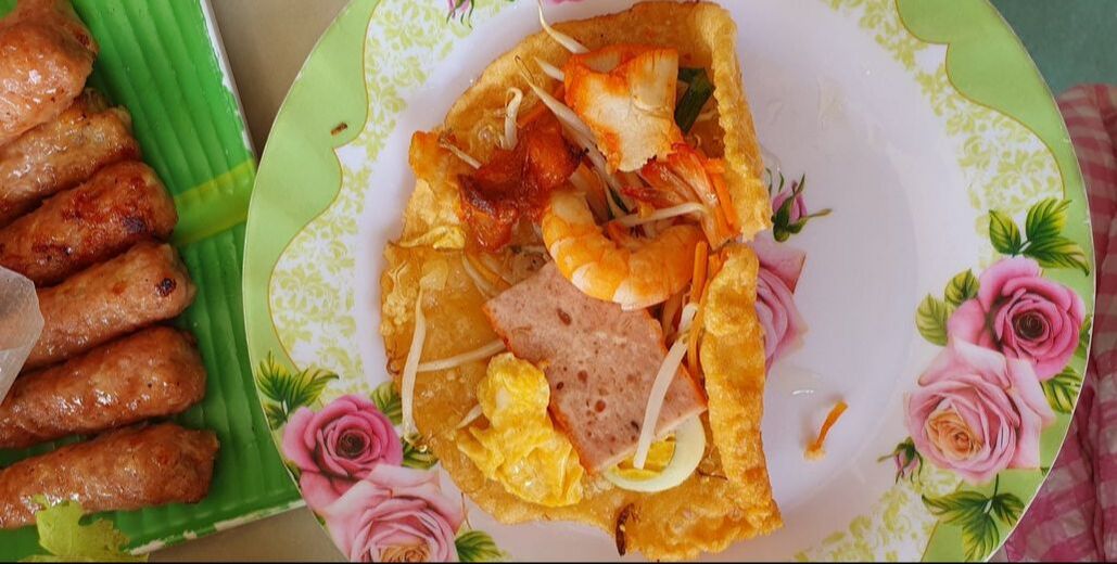 LUNCH HUE, HUE LUNCH, WHAT TO EAT IN HUE, DINNER HUE, Banh Khoai Hong, RESTAURANTS IN HUE, PLACES TO EAT IN HUE, RICE PANCAKES, VIETNAM RICE PANCAKES, HUE RICE PANCAKE