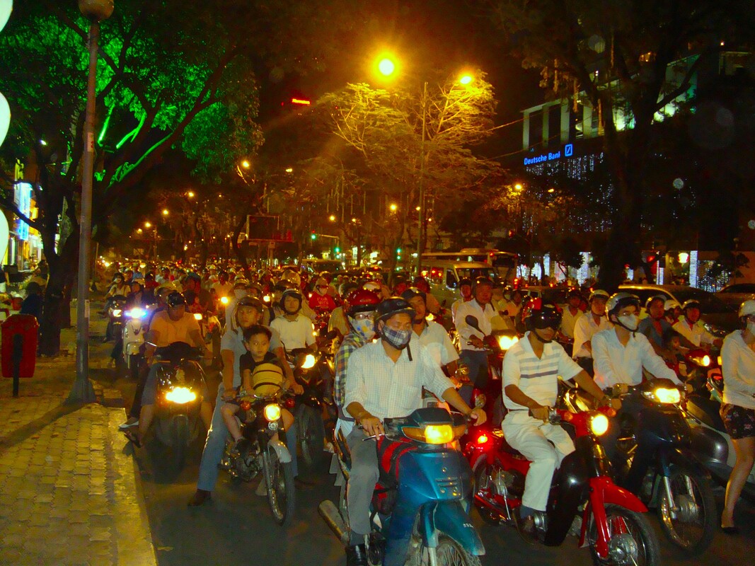 Ho Chi Minh City, Saigon, South Vietnam, Southern Vietnam, motorbikes vietnam, scooters vietnam, traffic in vietnam, traffic vietnam, traffic saigon
