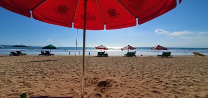 kuta beach, kuta bali, relax on kuta beach, lunch with nasi goreng on kuta beach 