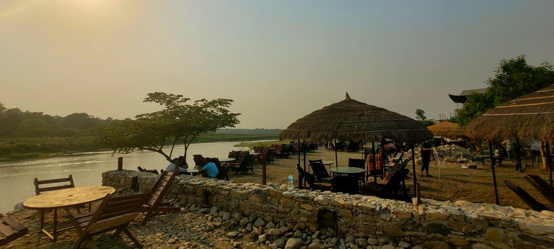 chitwan sauraha, dove dormire in chitwan, sauraha vicino fiume, ristoranti sauraha